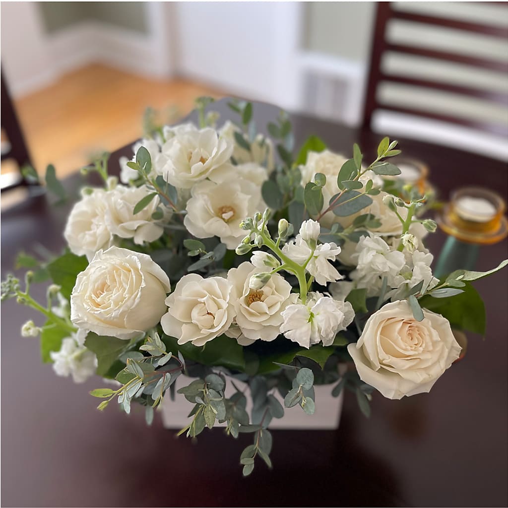 Fresh Linen Box Bouquet – PASSMORE'S FLOWERS, Brantford ON