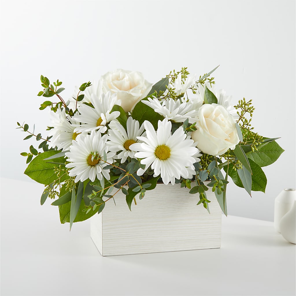 Fresh Linen Box Bouquet – PASSMORE'S FLOWERS, Brantford ON