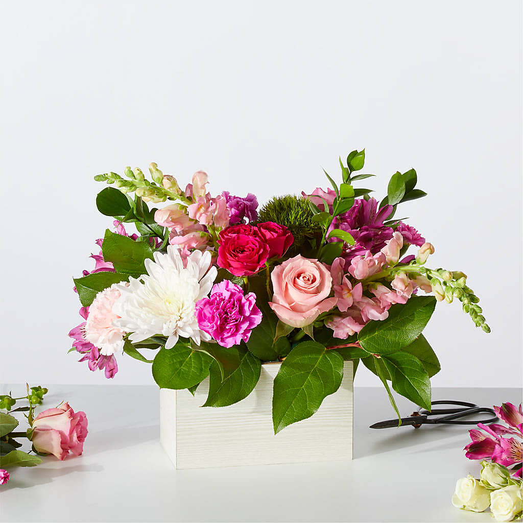 Sweetberry Box – A Florist Original – PASSMORE'S FLOWERS, Brantford ON