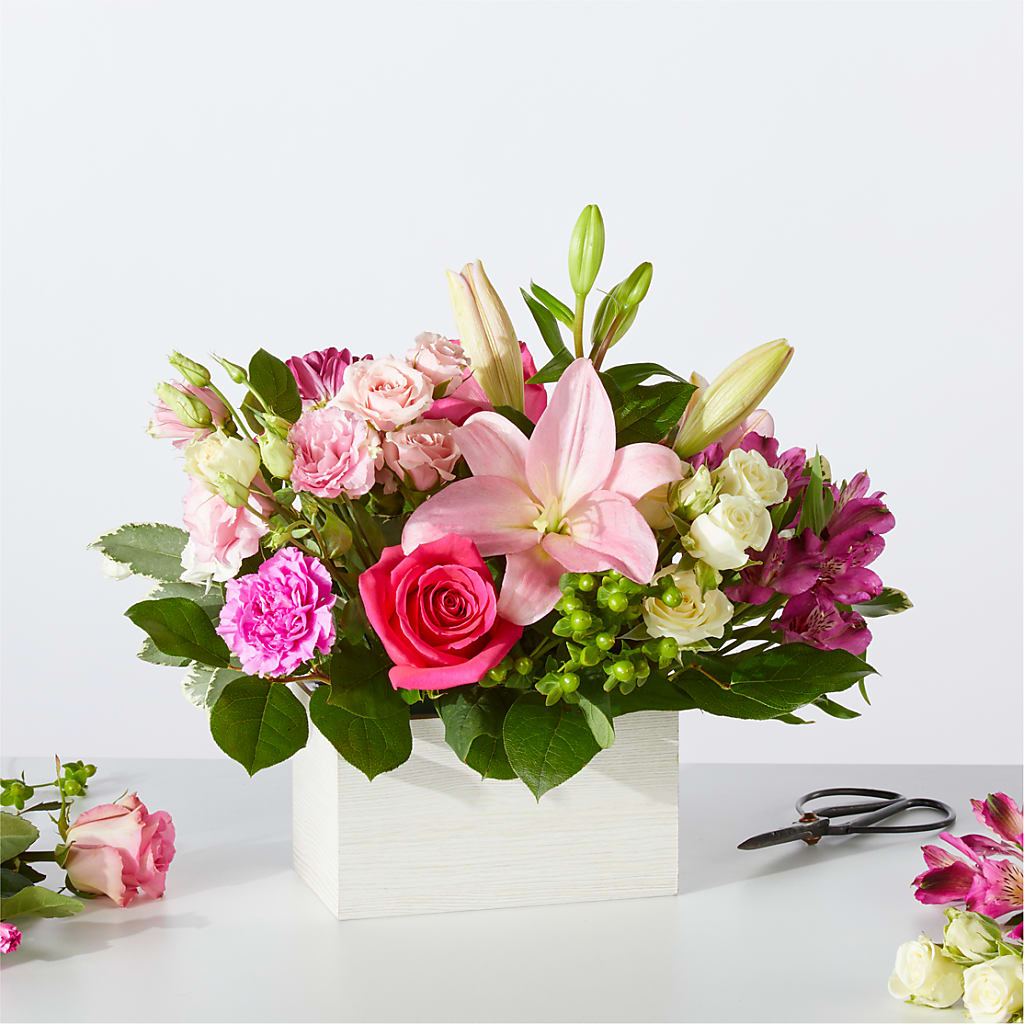 Sweetberry Box – A Florist Original – PASSMORE'S FLOWERS, Brantford ON