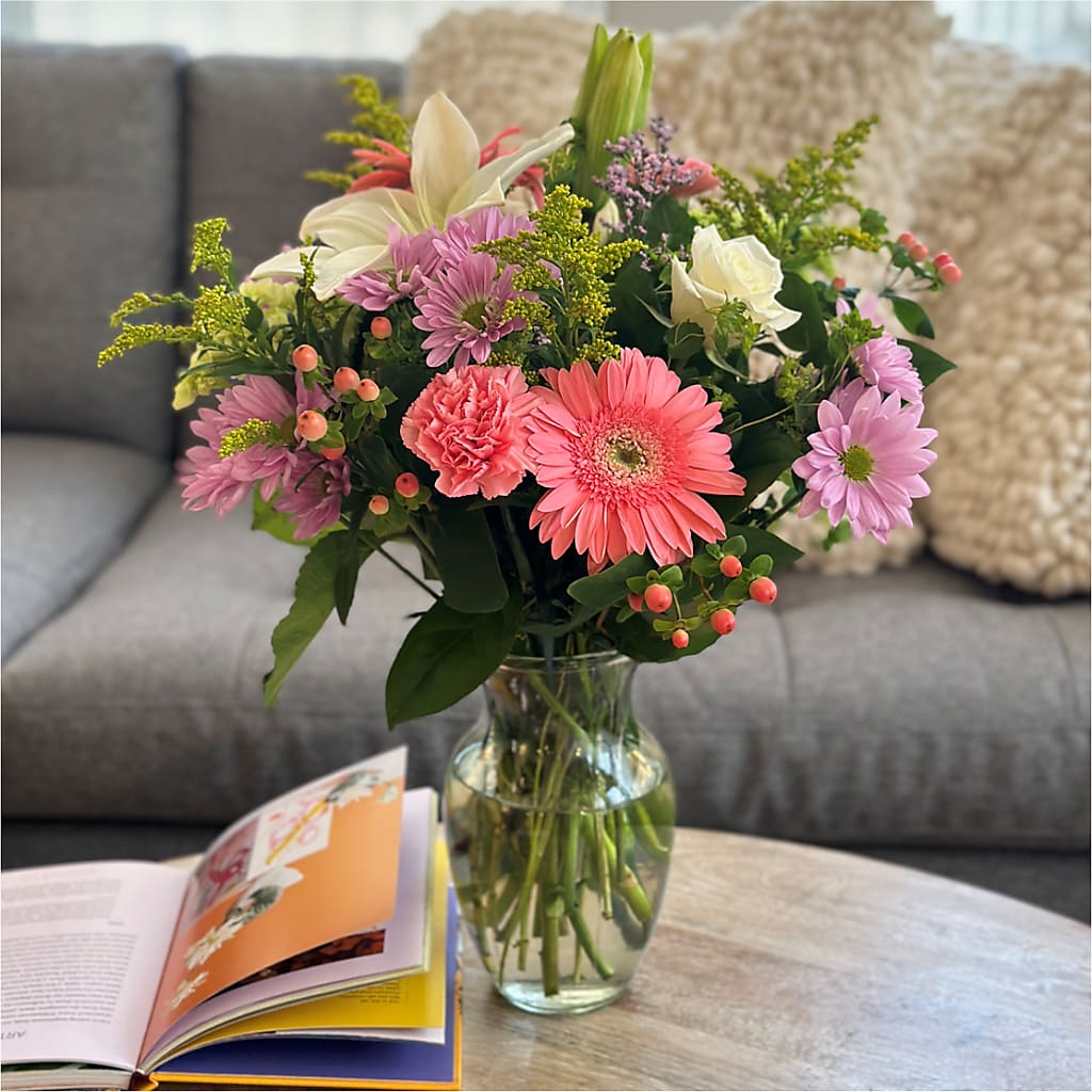 Pastel Tradition - A Florist Original – PASSMORE'S FLOWERS, Brantford ON