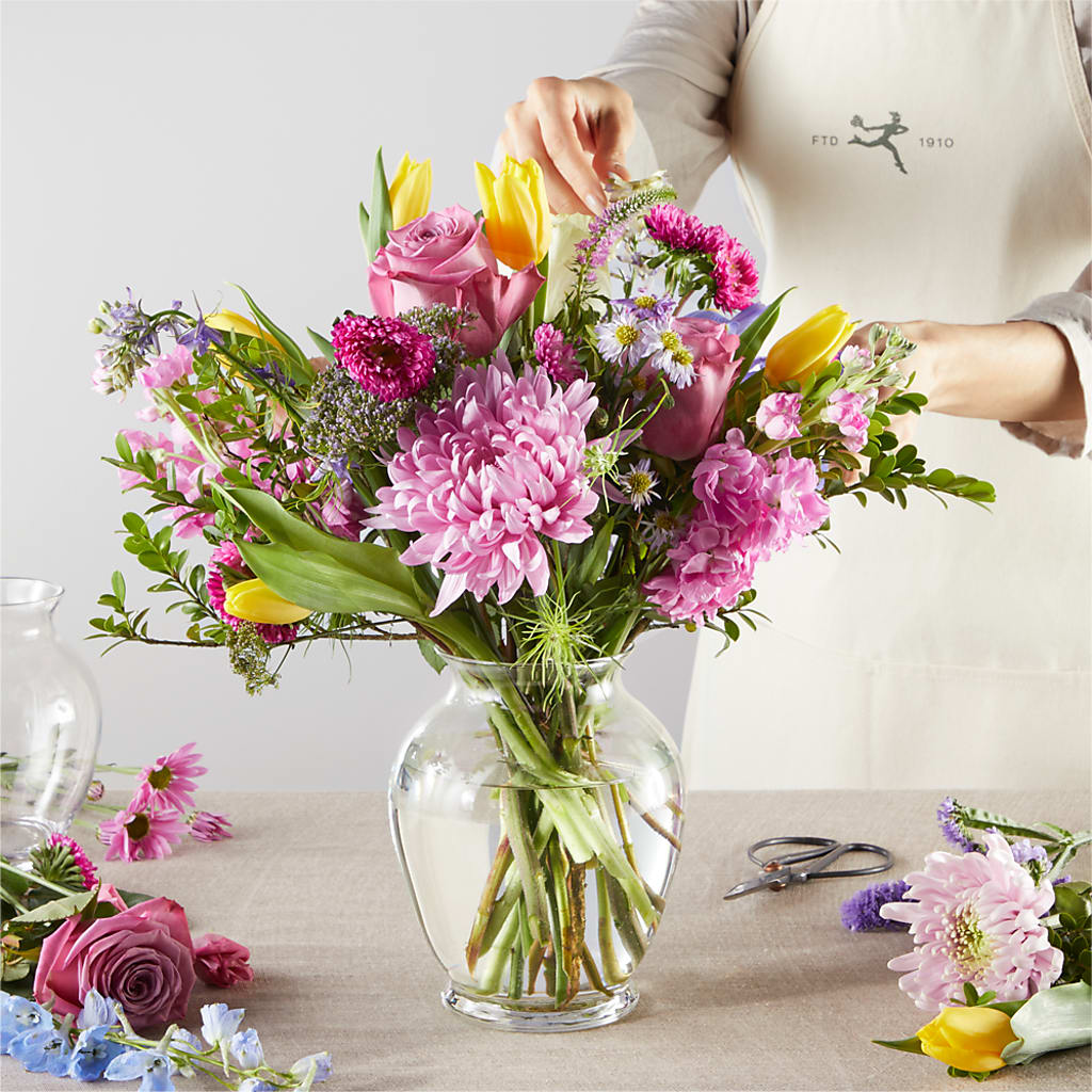 Pastel Tradition - A Florist Original – PASSMORE'S FLOWERS, Brantford ON