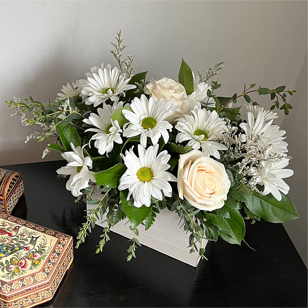 Fresh Linen Box Bouquet – PASSMORE'S FLOWERS, Brantford ON