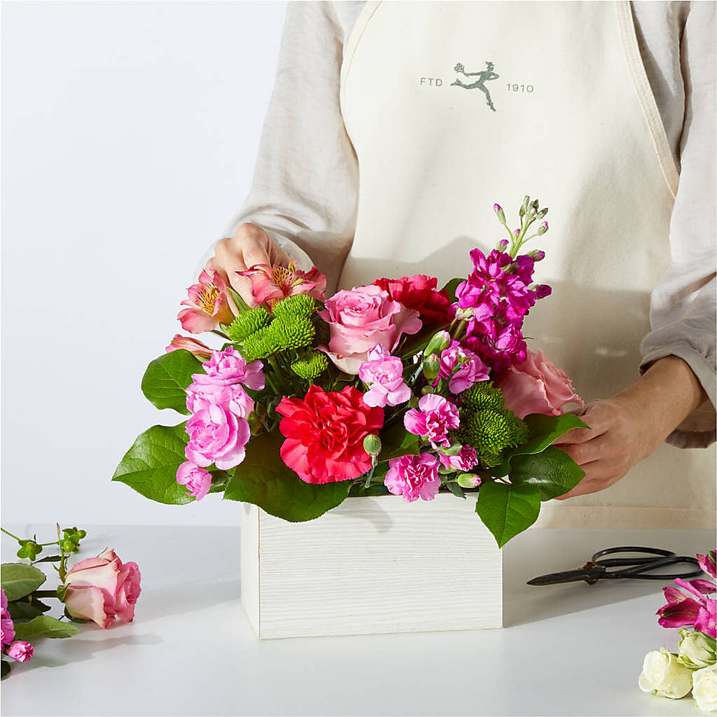 Sweetberry Box – A Florist Original – PASSMORE'S FLOWERS, Brantford ON