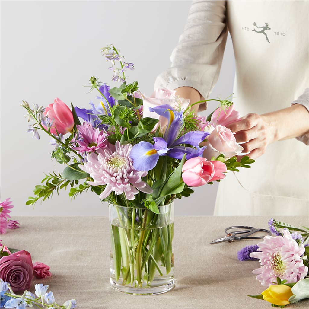 Pastel Tradition - A Florist Original – PASSMORE'S FLOWERS, Brantford ON