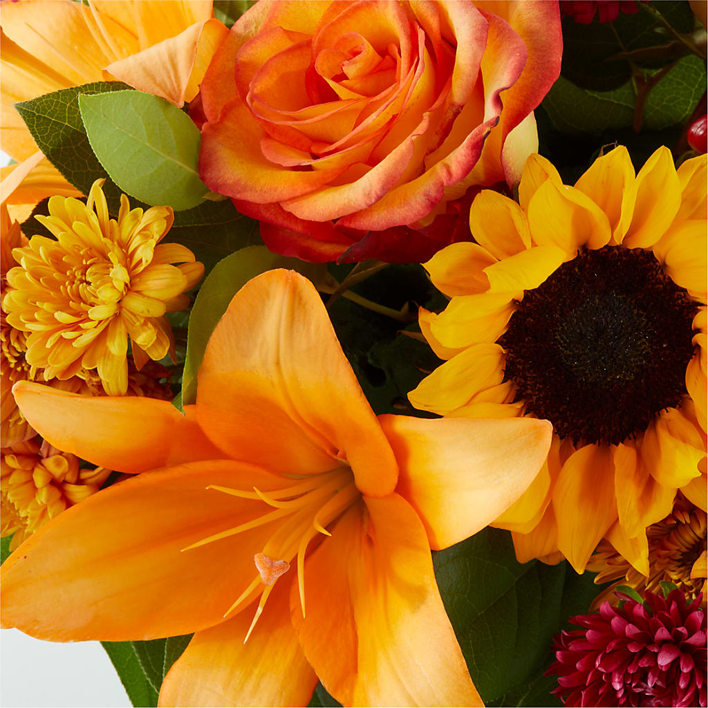 Grateful Centerpiece – PASSMORE'S FLOWERS, Brantford ON