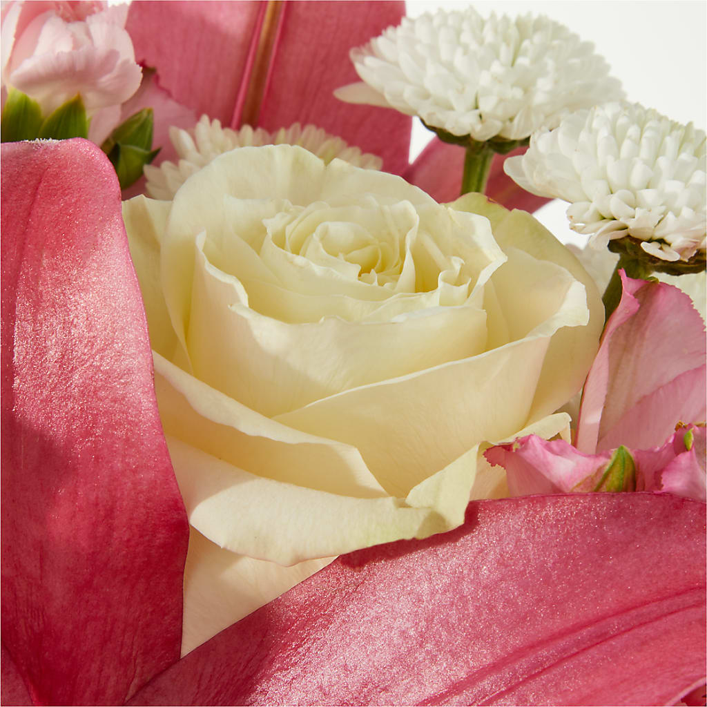 Piece of Cake Bouquet – PASSMORE'S FLOWERS, Brantford ON